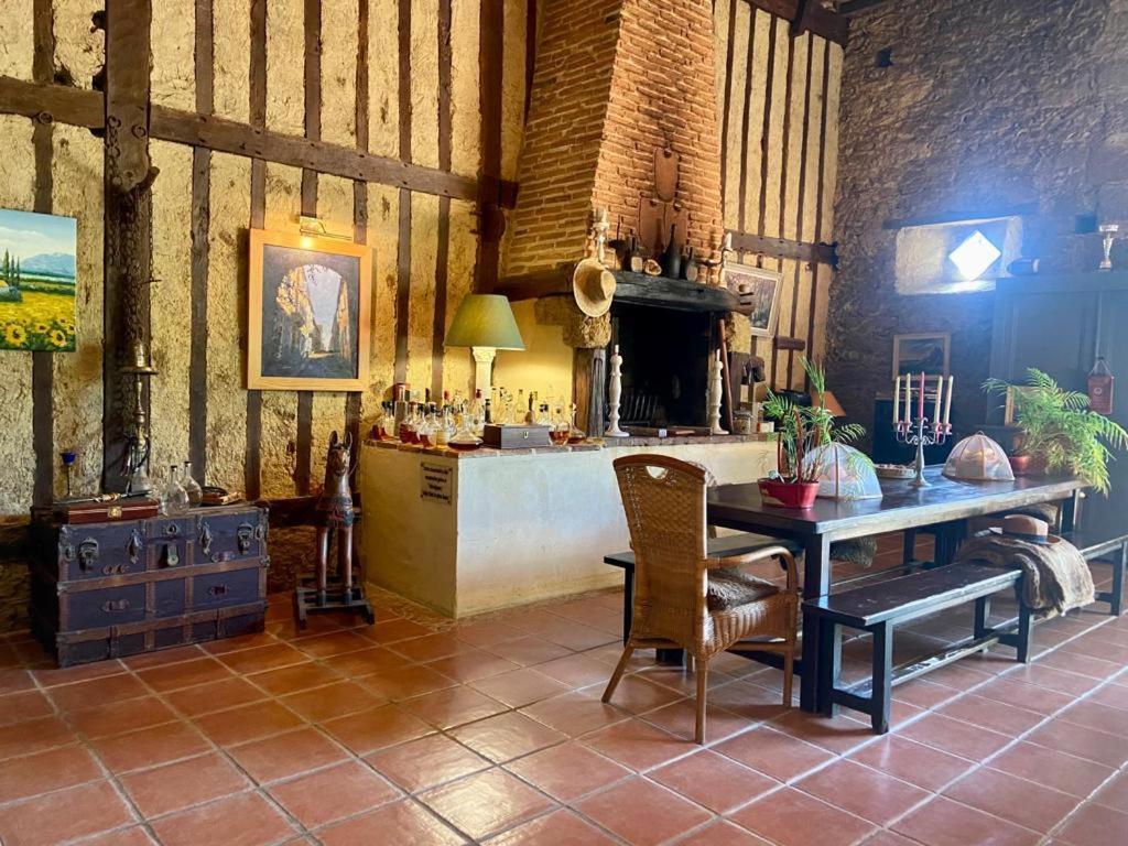 Maison D'Hotes Le Chai D'Armagnac Monguilhem Buitenkant foto